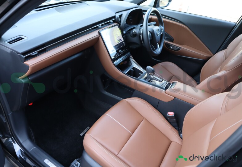 Lexus LBX Черный