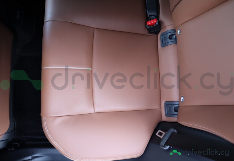 Lexus LBX Черный