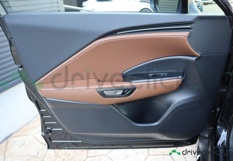 Lexus LBX Черный