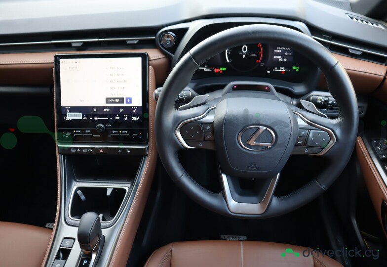Lexus LBX Черный