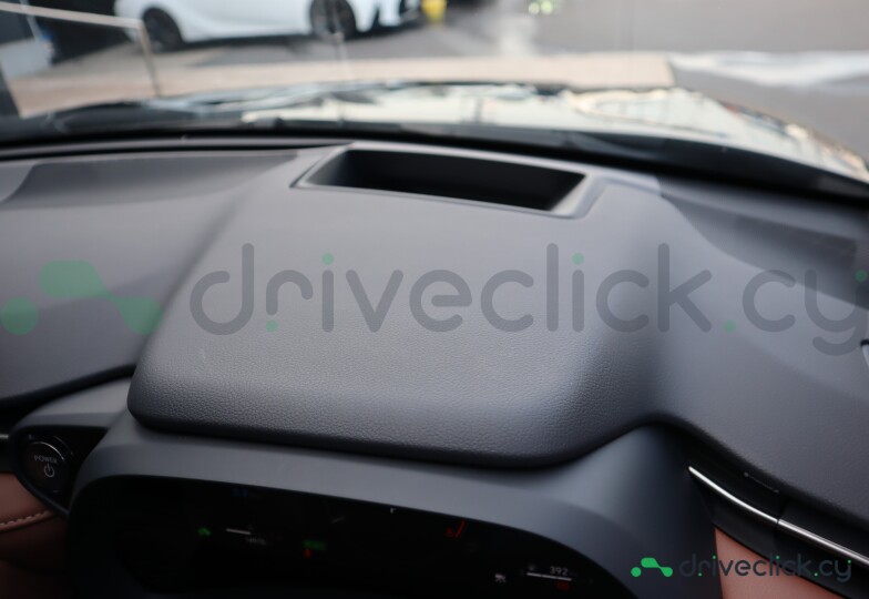 Lexus LBX Черный