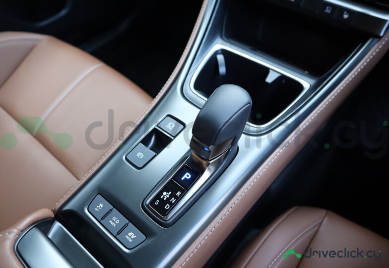 Lexus LBX Черный