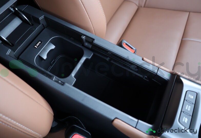 Lexus LBX Черный