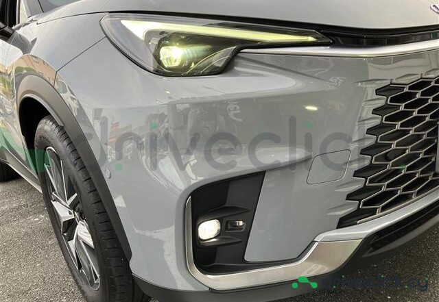 Lexus LBX Серый