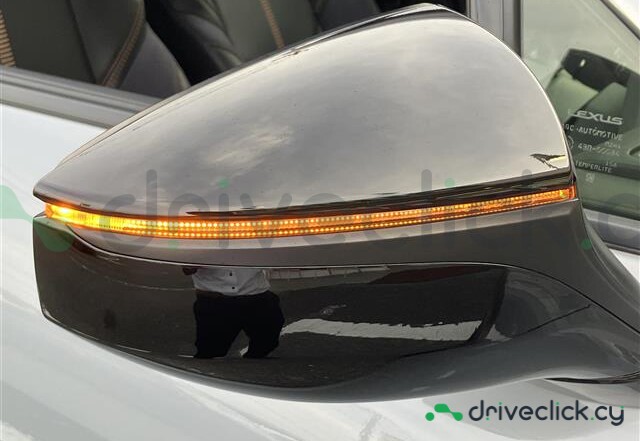 Lexus LBX Серый