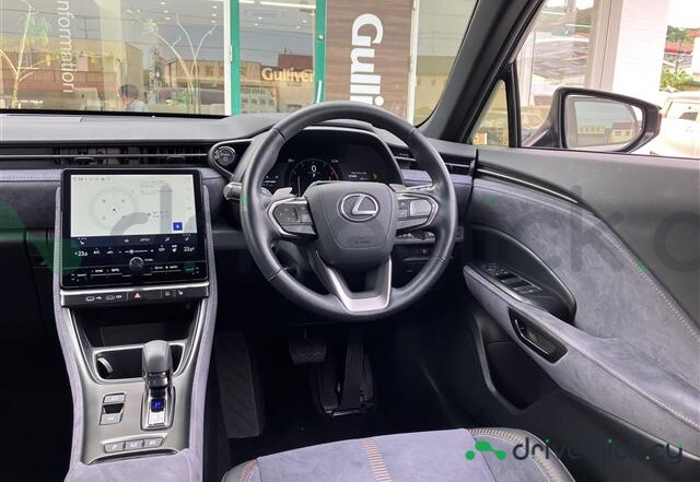 Lexus LBX Серый