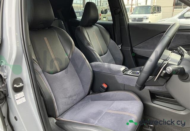 Lexus LBX Серый
