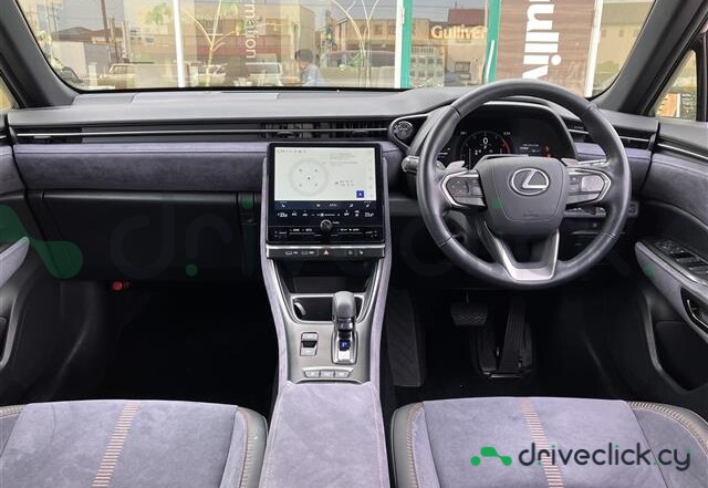 Lexus LBX Серый