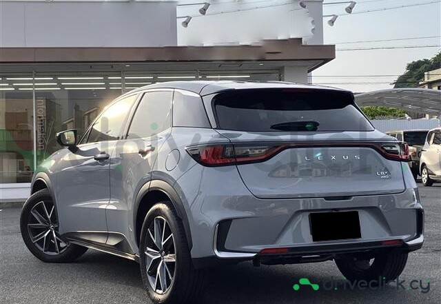 Lexus LBX Серый