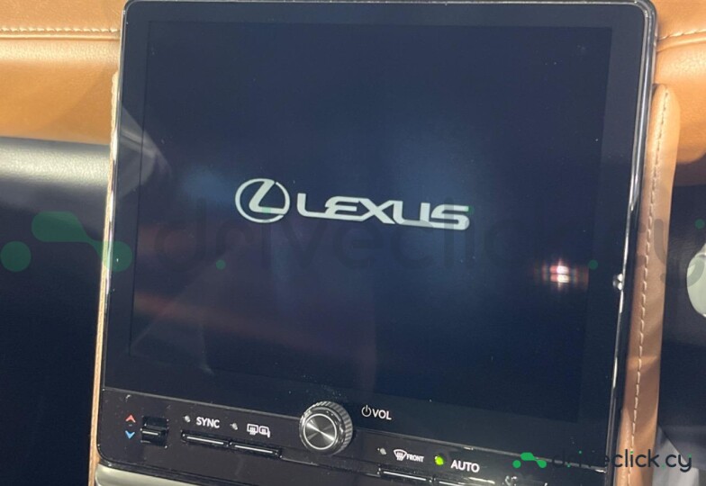 Lexus LBX Белый