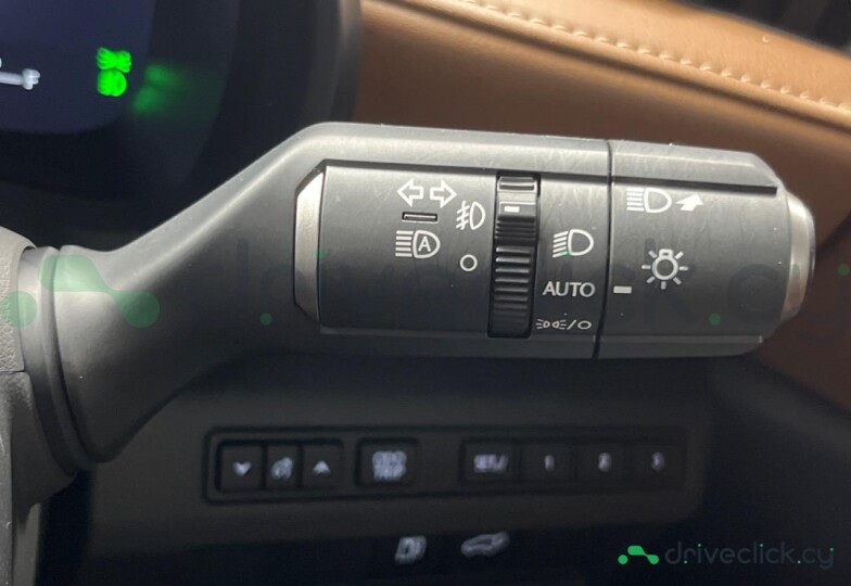 Lexus LBX Белый