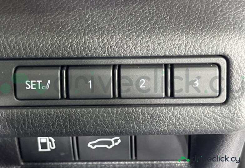 Lexus LBX Белый