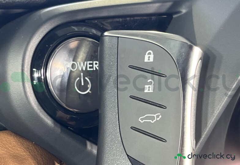 Lexus LBX Белый