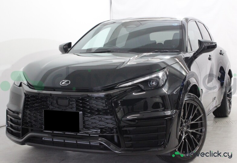 Lexus LBX Черный