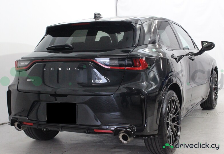 Lexus LBX Черный
