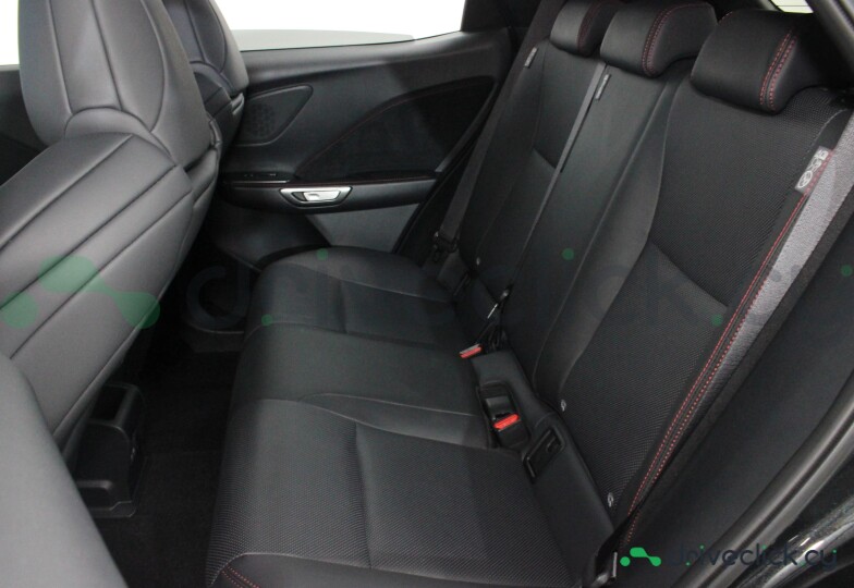 Lexus LBX Черный