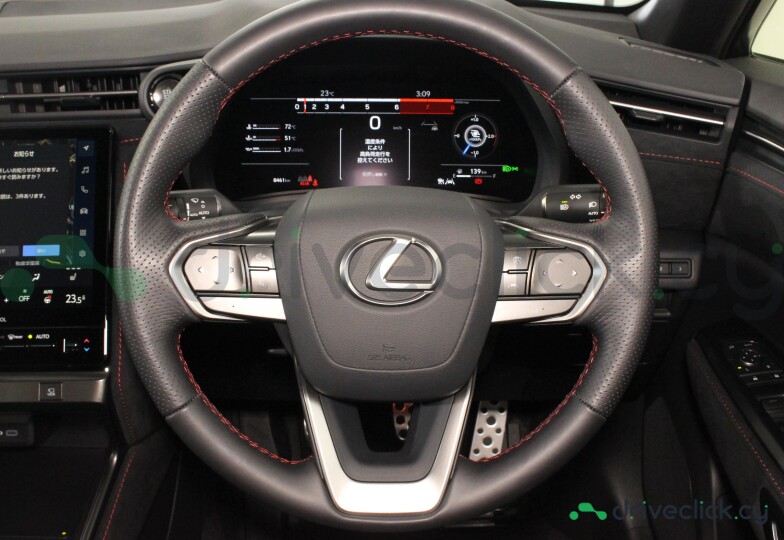 Lexus LBX Черный