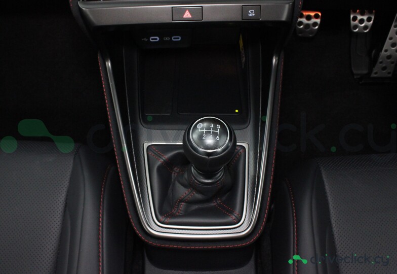 Lexus LBX Черный