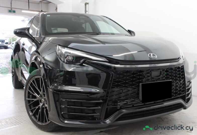 Lexus LBX Черный