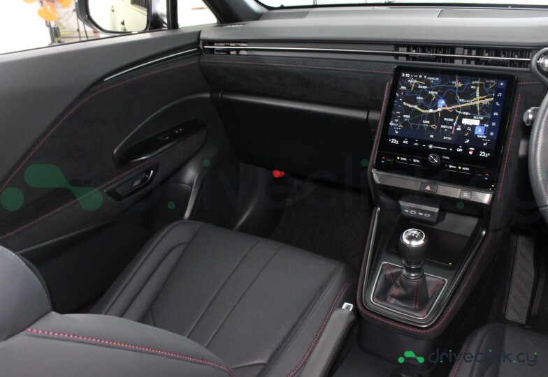 Lexus LBX Черный