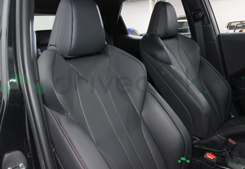 Lexus LBX Черный