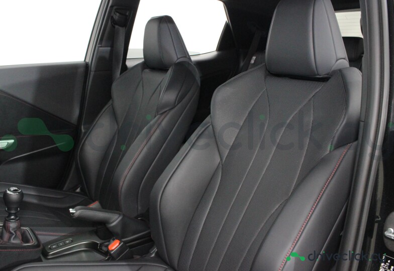 Lexus LBX Черный