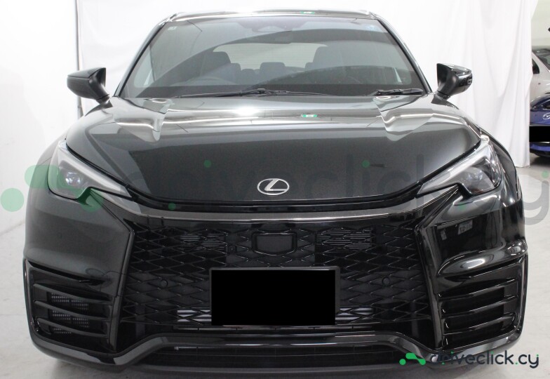 Lexus LBX Черный