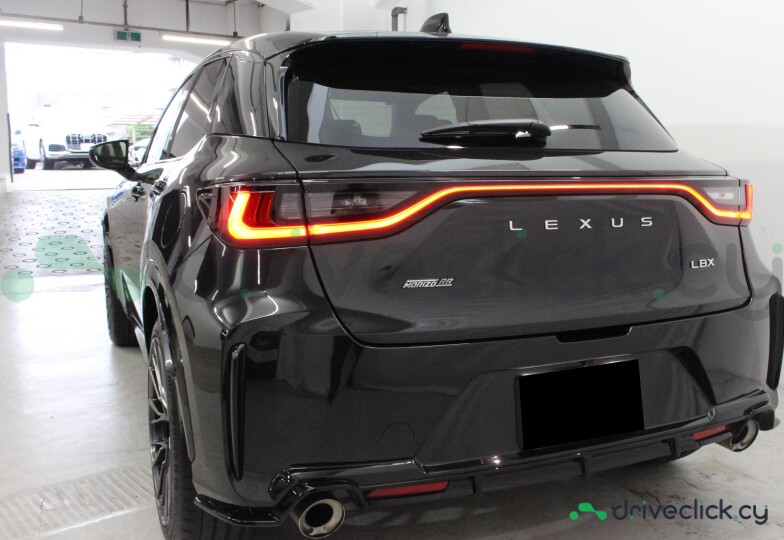 Lexus LBX Черный