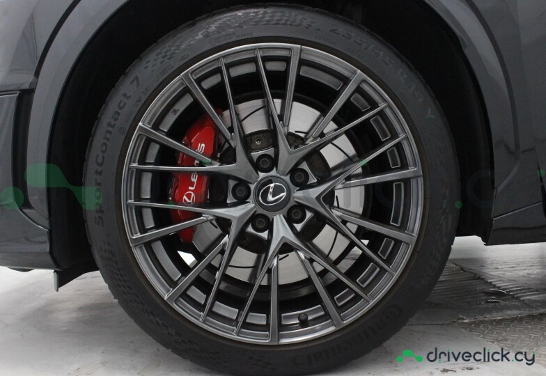 Lexus LBX Черный