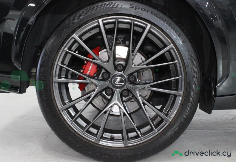 Lexus LBX Черный