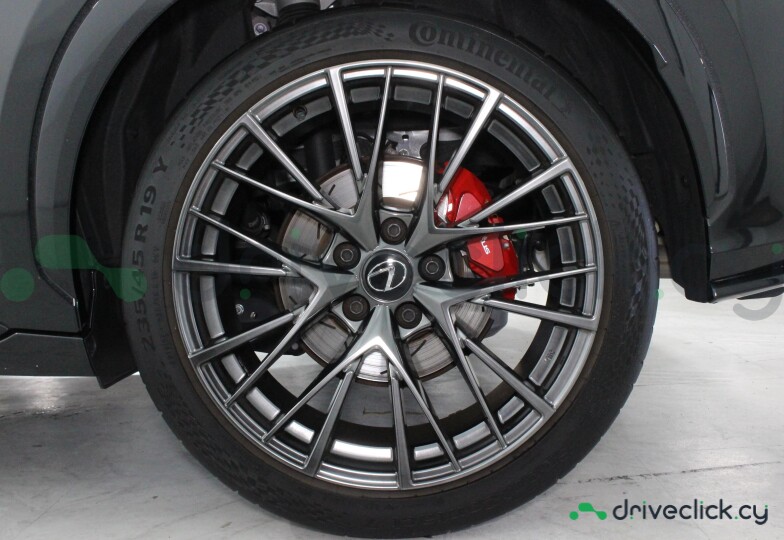 Lexus LBX Черный