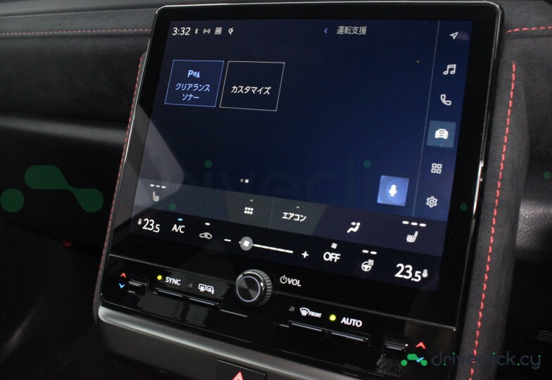 Lexus LBX Черный
