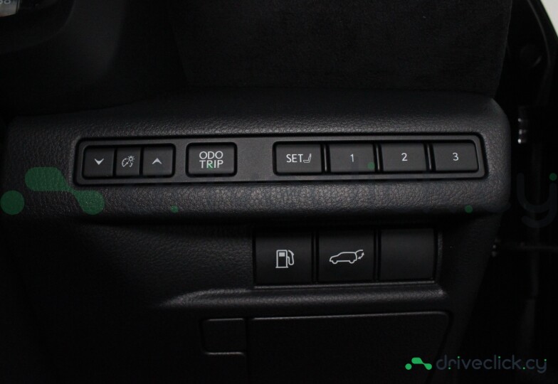 Lexus LBX Черный