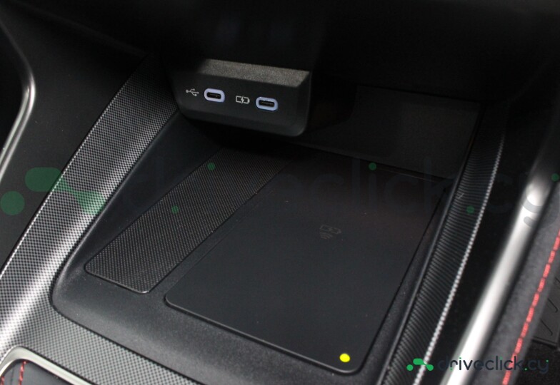 Lexus LBX Черный