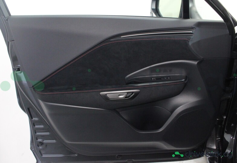 Lexus LBX Черный
