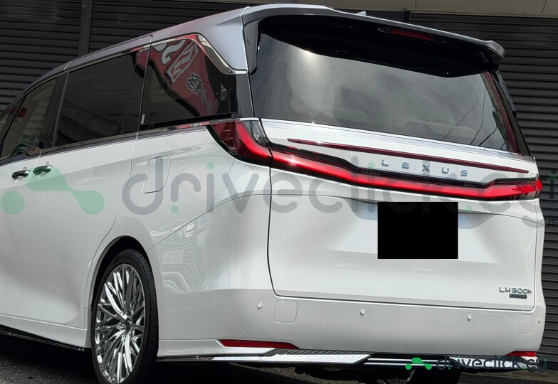 Lexus LM White