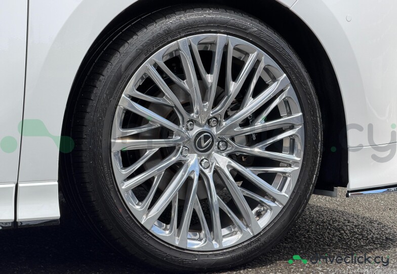 Lexus LM White