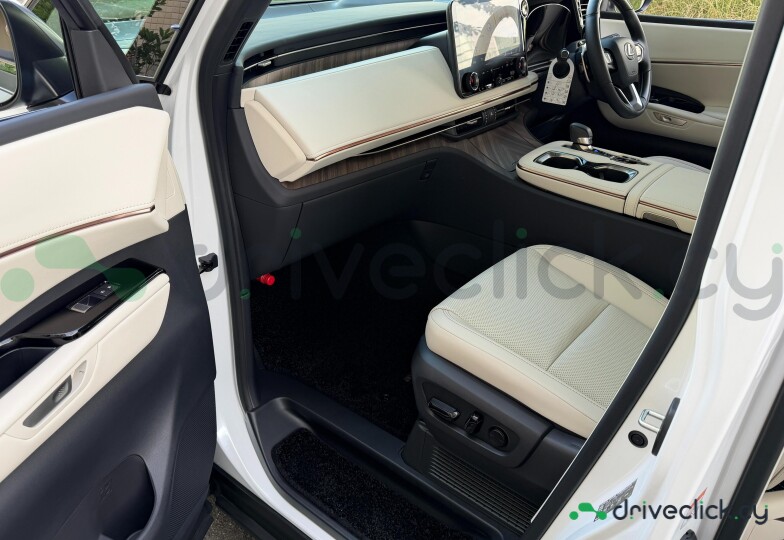 Lexus LM White