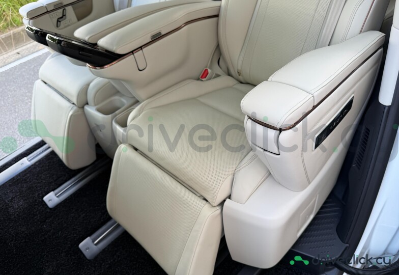 Lexus LM White