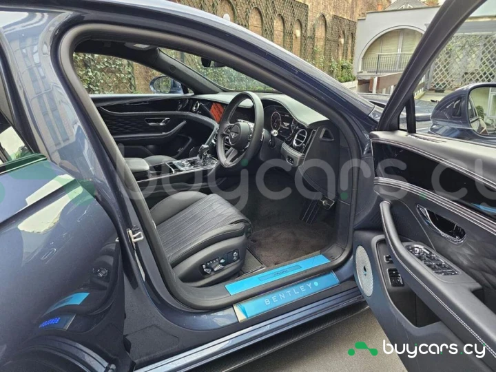 Bentley Flying Spur Синий