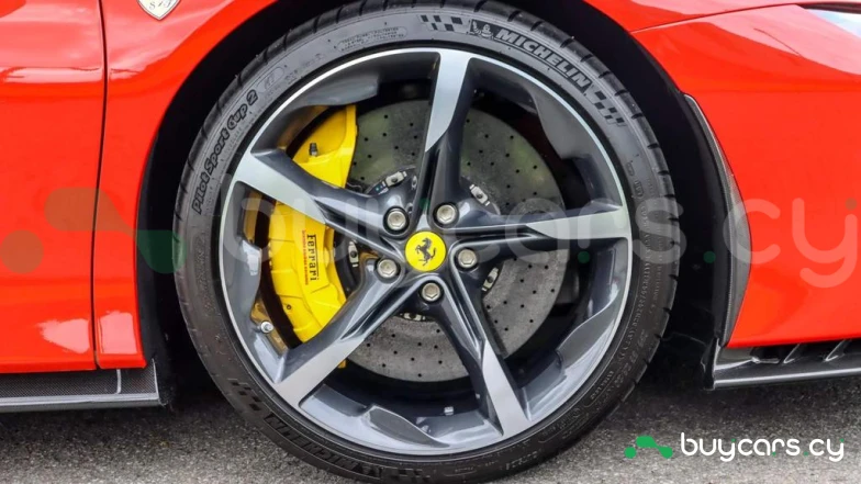 Ferrari SF90 Spider Красный