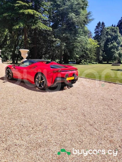 Ferrari SF90 Spider Красный