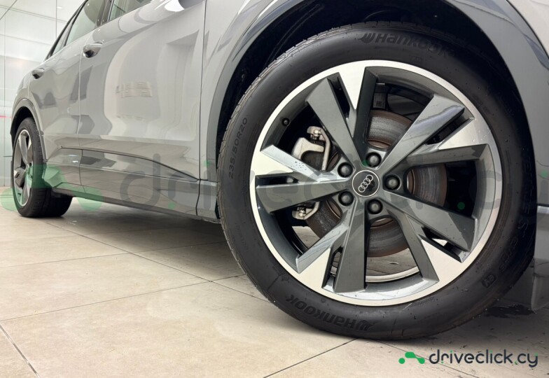 Audi Q4 e-tron Grey