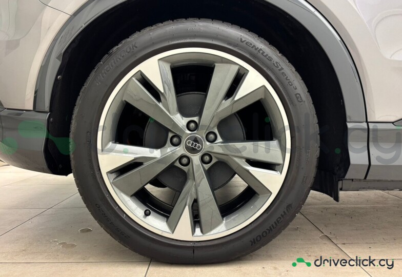 Audi Q4 e-tron Grey