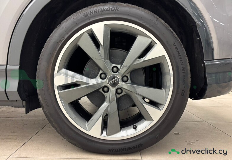 Audi Q4 e-tron Grey