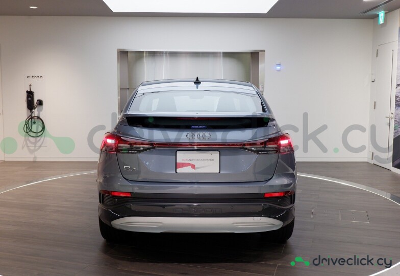 Audi Q4 Sportback e-tron Blue
