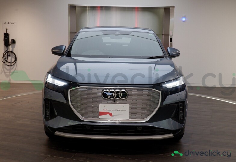 Audi Q4 Sportback e-tron Blue