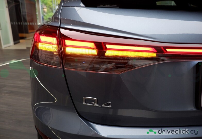 Audi Q4 Sportback e-tron Blue