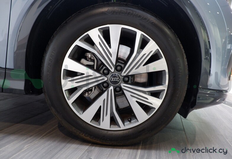 Audi Q4 Sportback e-tron Blue