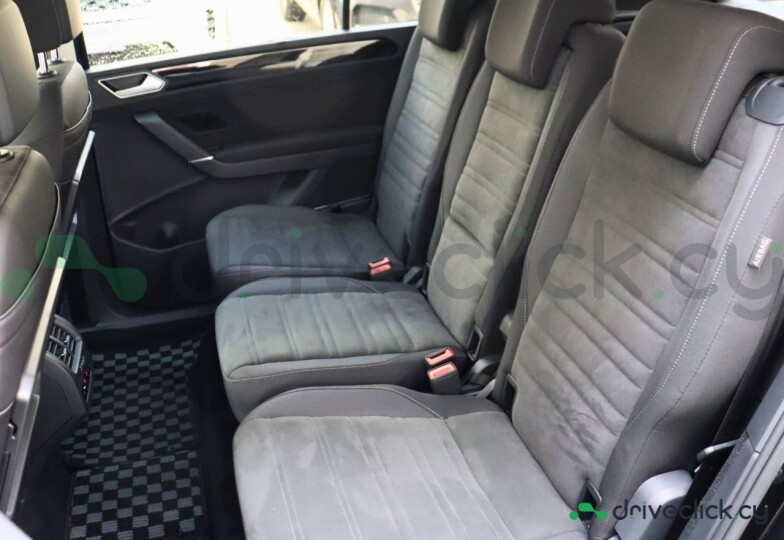 Volkswagen Golf Black